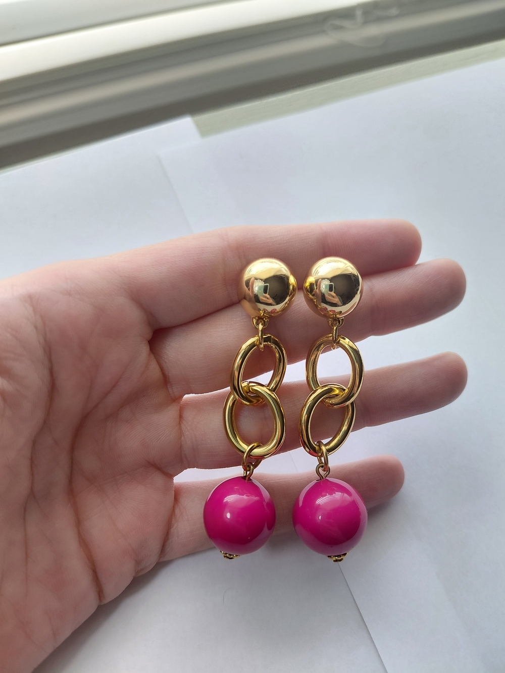 Vintage Bright Pink Bead and Gold Tone Link Dangle Drop 2.5" Earrings - Picture 4 of 5
